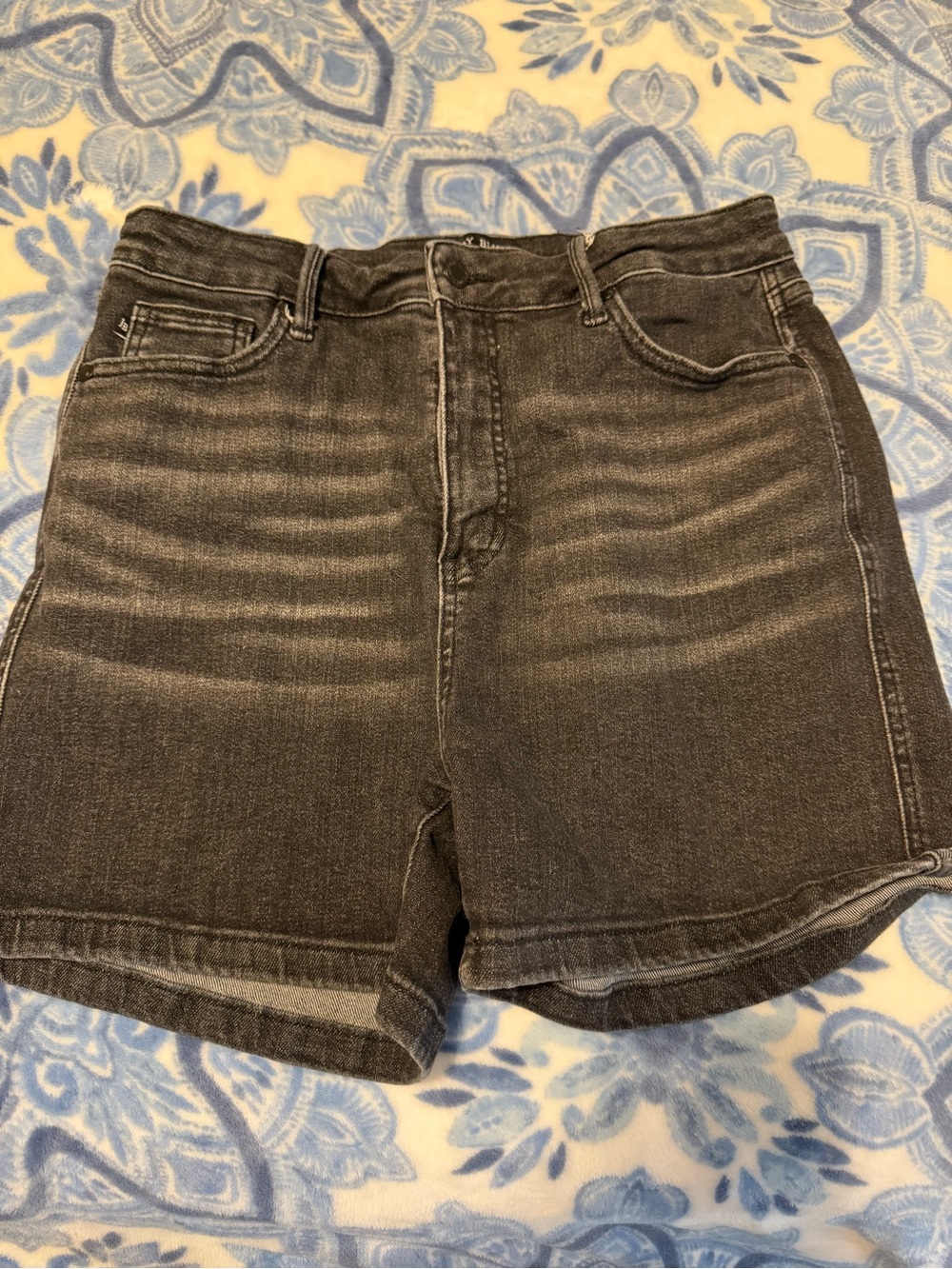 Judy Blue women’s Charcoal Washed Denim Shorts size XL